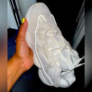 Brand NEW never worn, NWT size 6 (GS) fit women’s size 8